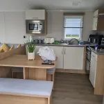 R&l's Retreats Apartment *